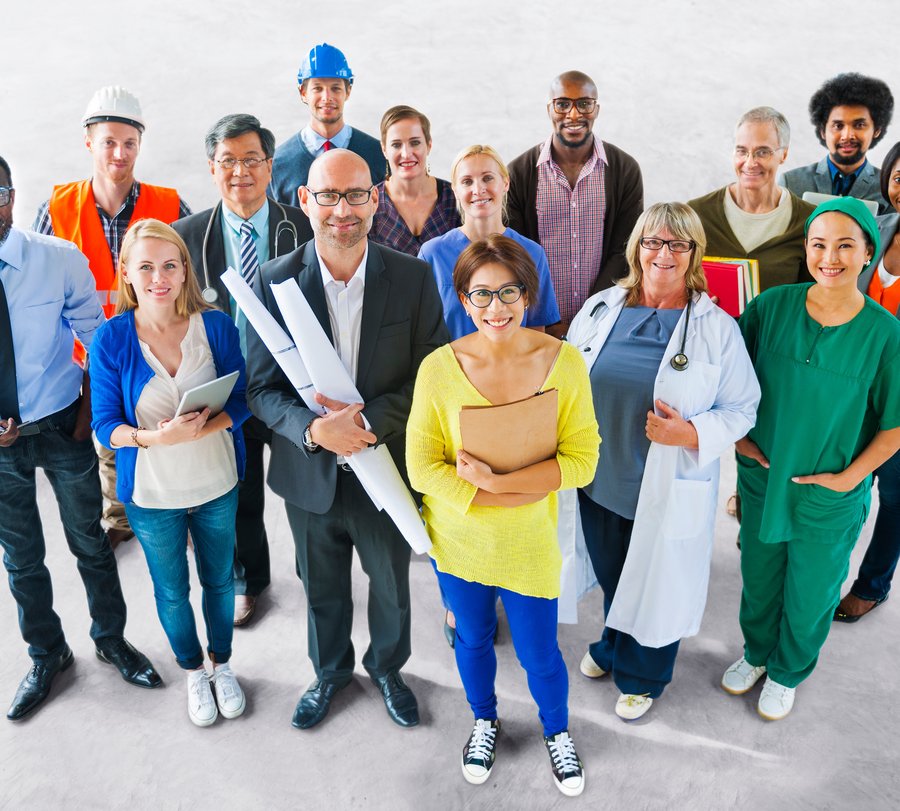 Menschen unterschiedlicher Berufe in Berufskleidung. Foto: PHOTOMORPHIC PTE. LTD./ Rawpixel.com/stock.adobe.com