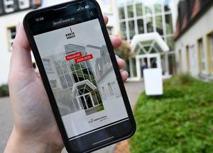 Haushalt des Kreises Soest, als PDf auf einem Handy geöffnet. Foto: Tamara Buckenauer