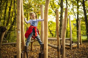 Balancierparcours in Möhnis Welt - Möhnis Welt - Foto: Sauerland-Tourismus e.V. / Sabrinity / REACT-EU Balancierparcours in Möhnis Welt - Möhnis Welt - Foto: Sauerland-Tourismus e.V. / Sabrinity / REACT-EU
