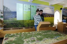 Pärchen im Erlebnisraum Landschaft - Foto: LIZ