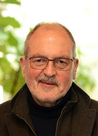 Johannes Kochanek ist die Ombudsperson beim Kreis Soest. Er dient als Ansprechpartner für Menschen, die in Pflege- und Betreuungseinrichtungen innerhalb des Kreises Soest wohnen sowie für deren Angehörige. Foto: Judith Wedderwille/ Kreis Soest