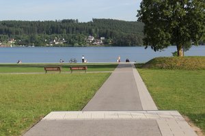 Seepark Möhnesee und Blick auf den See - Foto: Wirtschafts- und Tourismus GmbH Möhnesee / Beerwerth