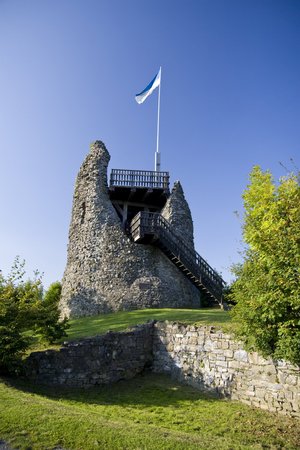 Ruine der Burg Eversberg - heute Aussichtsturm - Foto: Naturpark Arnsberger Wald
