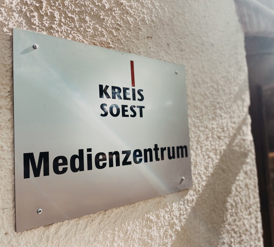 Eingang Medienzentrum Türschild Medienzentrum