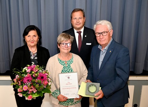 Elke Strüwer, Ense Elke Strüwer, Ense