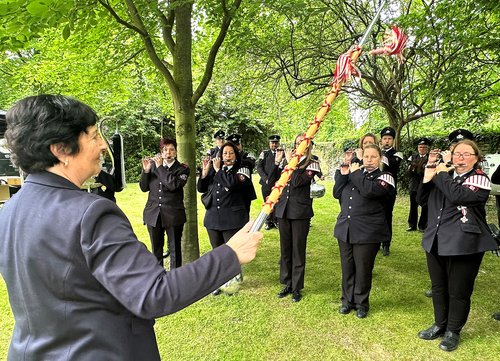 Landrätin mit Spielleuten