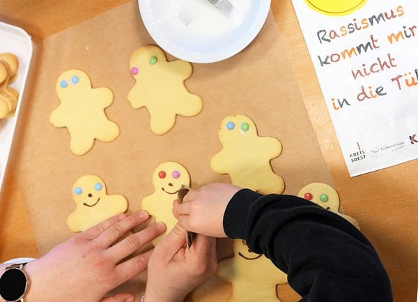 Hand in Hand Hand in Hand