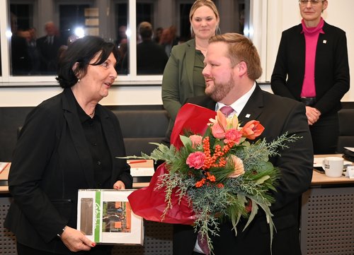 Offiziell verabschiedet Offiziell verabschiedet