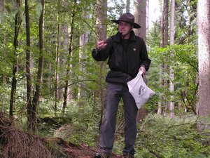 Ranger Klaus Hötte - Foto: Touristik-und Stadtmarketing Rüthen Ranger Klaus bei der Arbeit - Foto: Touristik-und Stadtmarketing Rüthen