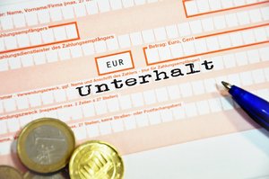 Überweisungsträger mit dem Eintrag "Unterhalt". Foto: © Marco2811 - Fotolia