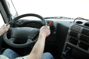 Fahrerkarte. Foto: © LVDESIGN - Fotolia.com LKW-Fahrer. Foto: © LVDESIGN - Fotolia.com