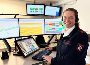 Einsatzleitplatz in der Leitstelle. Foto: Birgit Kalle/ Kreis Soest