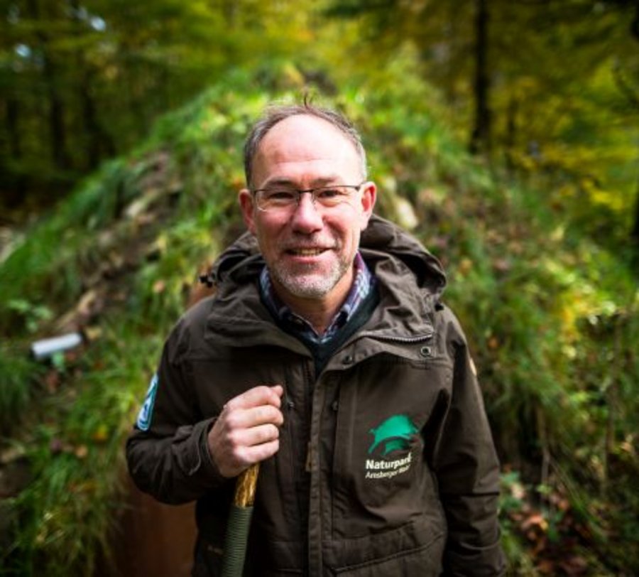 Jörg Wasmuth - Foto: Daniel Schröder Naturparkführer Jörg Wasmuth lächelt in die Kamera - Foto: Daniel Schröder