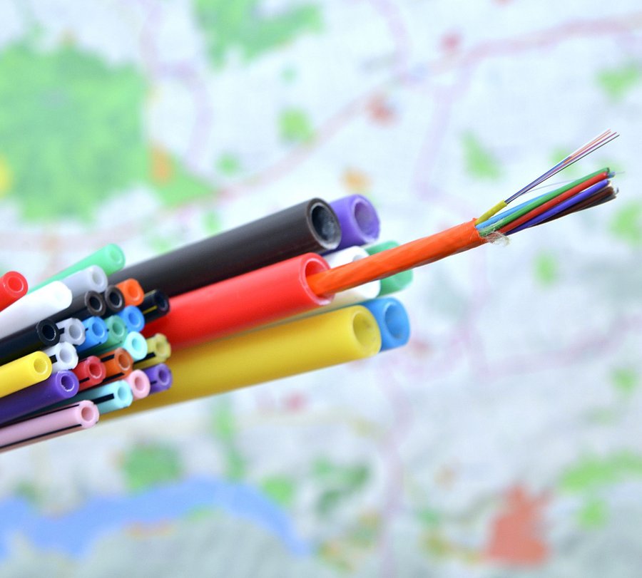 In Sachen Glasfaser früher am Ziel: Wenn die Ausbaugeschwindigkeit so bleibt, wird der Kreis Soest das bundesweite Ziel der flächendeckenden Glasfaserversorgung bis 2030 schon Ende 2028 erreichen können. Foto (Archiv): Thomas Weinstock/Kreis Soest