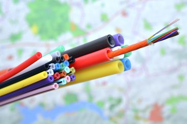 In Sachen Glasfaser früher am Ziel: Wenn die Ausbaugeschwindigkeit so bleibt, wird der Kreis Soest das bundesweite Ziel der flächendeckenden Glasfaserversorgung bis 2030 schon Ende 2028 erreichen können. Foto (Archiv): Thomas Weinstock/Kreis Soest In Sachen Glasfaser früher am Ziel: Wenn die Ausbaugeschwindigkeit so bleibt, wird der Kreis Soest das bundesweite Ziel der flächendeckenden Glasfaserversorgung bis 2030 schon Ende 2028 erreichen können. Foto (Archiv): Thomas Weinstock/Kreis Soest