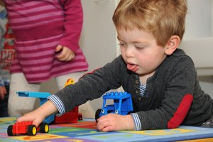 Kind beim Spielen. Foto: Thomas Weinstock/Kreis Soest
