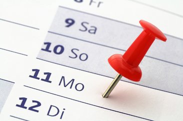 Pin in einem Kalenderblatt. Foto: Schlierner - Fotolia