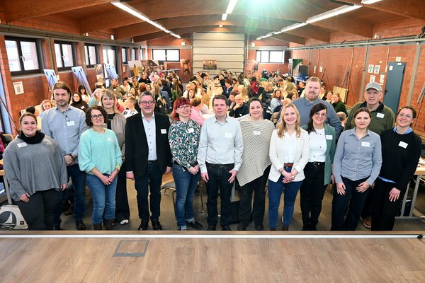 Praxis-Fachtag „Brücken bauen – Dialoge gestalten“ Praxis-Fachtag „Brücken bauen – Dialoge gestalten“