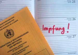 Impfpass auf Terminkalender. Foto: Raphael Moers/ Kreis Soest