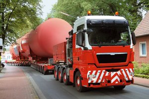 Schwertransport. Foto: © vschlichting - Fotolia.com Schwertransport. Foto: © vschlichting - Fotolia.com