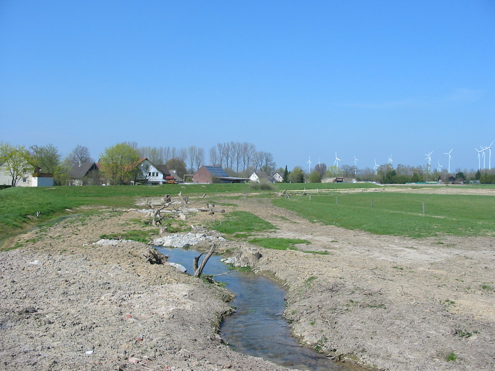 Hochwasserschutz in Werl-Mawicke: Hochwasserschutzdamm, Gewässerrenaturierung und Schaffung einer Aue, Aufnahme nach Baufertigstellung. Foto: Stephan Streicher/ Kreis Soest Hochwasserschutz in Werl-Mawicke: Hochwasserschutzdamm, Gewässerrenaturierung und Schaffung einer Aue, Aufnahme nach Baufertigstellung. Foto: Stephan Streicher/ Kreis Soest